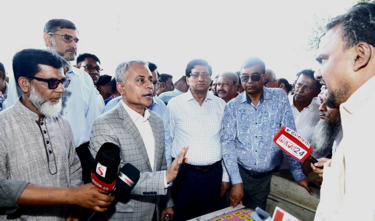 নিরাপদ ও স্বস্তিদায়ক ঈদযাত্রা নিশ্চিত করতে রাজধানীর বাস টার্মিনাল পরিদর্শনে সড়ক মন্ত্রী