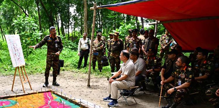 সেনাবাহিনীর গ্রীষ্মকালীন মহড়া আকস্মিক পরিদর্শনে প্রধানমন্ত্রী