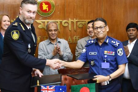 বাংলাদেশ ও অস্ট্রেলিয়ার মধ্যে স্বাক্ষরিত এসওপি মানবপাচার প্রতিরোধে একটি মাইলফলক  - স্বরাষ্ট্র উপদেষ্টা