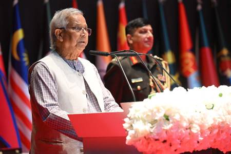 আগামী নির্বাচনে ঐতিহাসিক ভূমিকা পালনে সশস্ত্র বাহিনীর প্রতি প্রধান উপদেষ্টার আহ্বান
