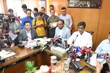 দেশে পর্যাপ্ত পরিমাণ কোরবানির পশু আছে, আমদানির প্রয়োজন নেই : প্রাণিসম্পদ মন্ত্রী