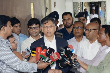 অপরাধ দমনে ভালো কাজের জন্য পুরস্কার ও গাফিলতিতে তিরস্কারের নীতি বহাল থাকবে -স্বরাষ্ট্রমন্ত্রী