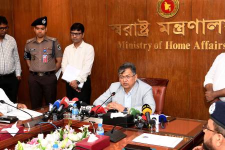 বেনজীর আহমেদকে দেশে ফিরিয়ে আনার প্রক্রিয়া অত্যন্ত দ্রুততার সাথে এগিয়ে চলছে --স্বরাষ্ট্রমন্ত্রী